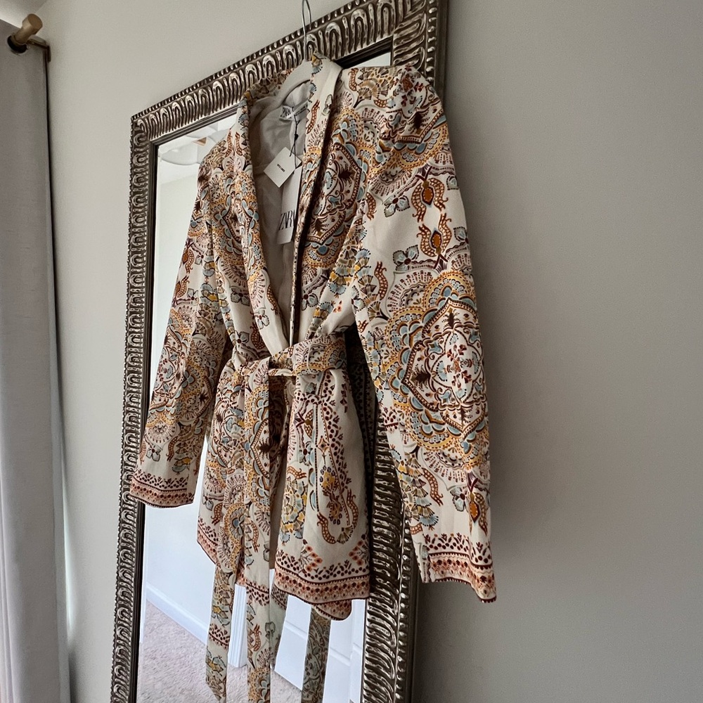 Beautiful blazer with belt by Zara